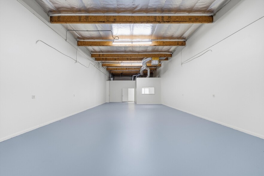 More Photos Of 42207 6th St W, Lancaster Warehouse For Lease