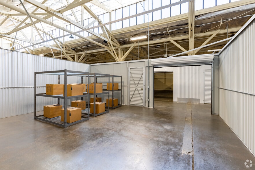More Photos Of 3040 E 12th St, Los Angeles Warehouse For Lease