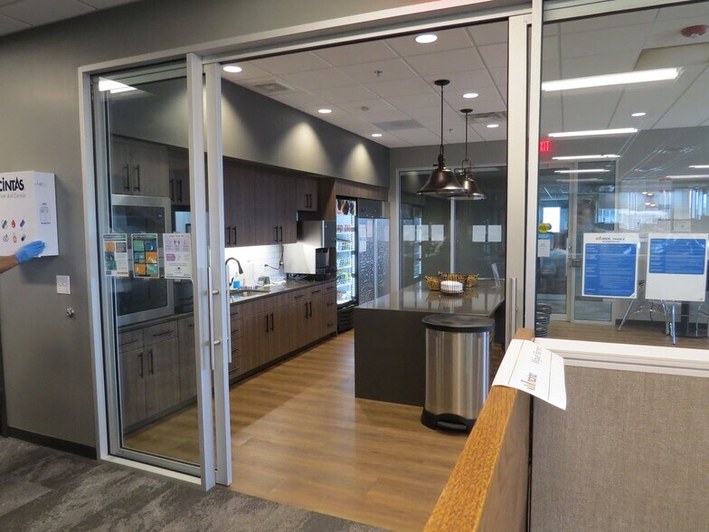 More Photos Of 6740 Rock Spring Rd, Wilmington Office For Lease