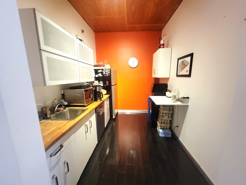 More Photos Of 2894 Rowena Ave, Los Angeles Loft Creative Space For Lease