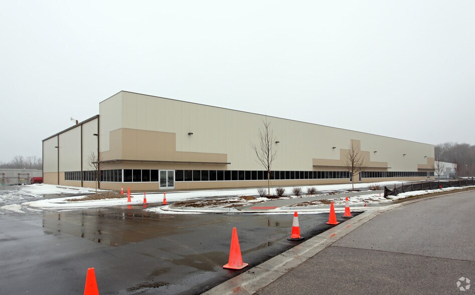 More Photos Of 4055 English Oak Dr, Lansing Light Manufacturing For Lease