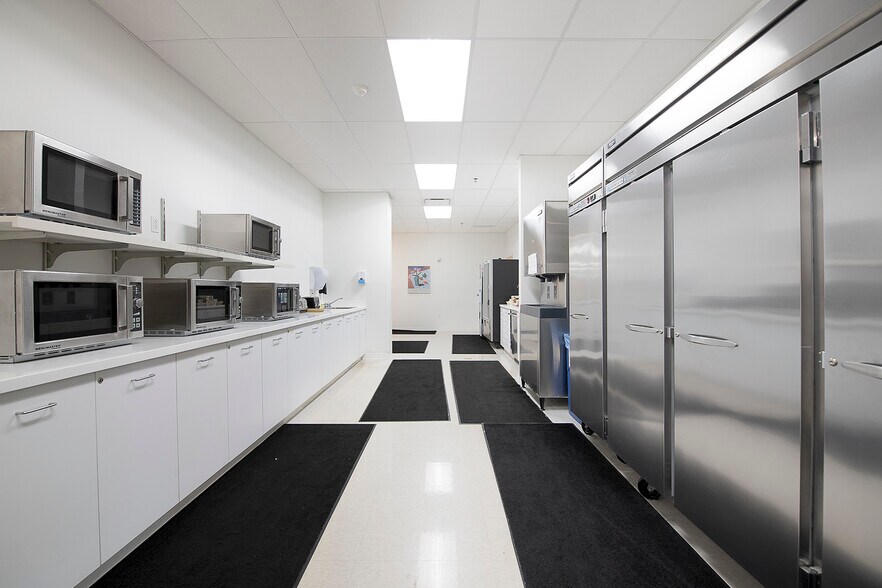 More Photos Of 6801 Brecksville Rd, Independence Research And Development For Lease