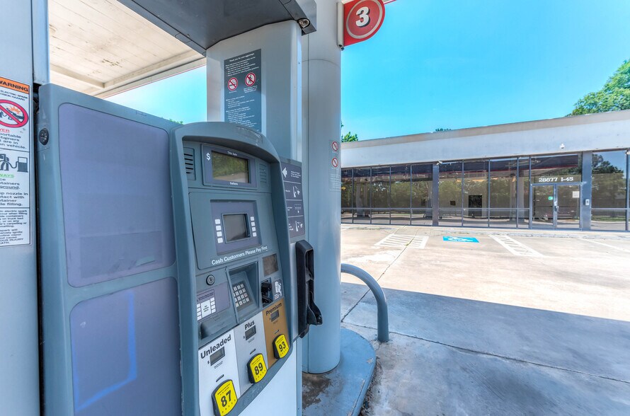 More Photos Of 28677 I-45, Spring Service Station For Sale