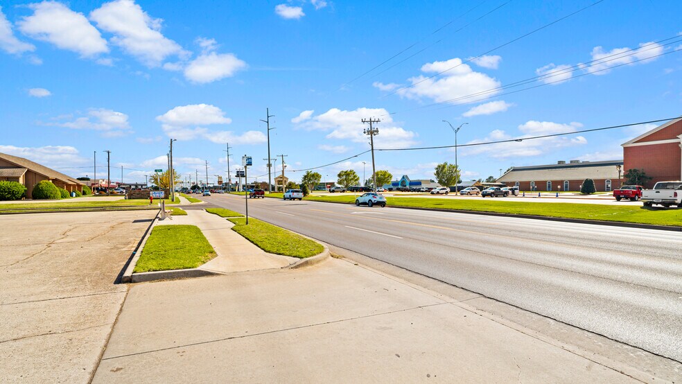 More Photos Of 8720 S Penn Ave, Oklahoma City Office For Sale