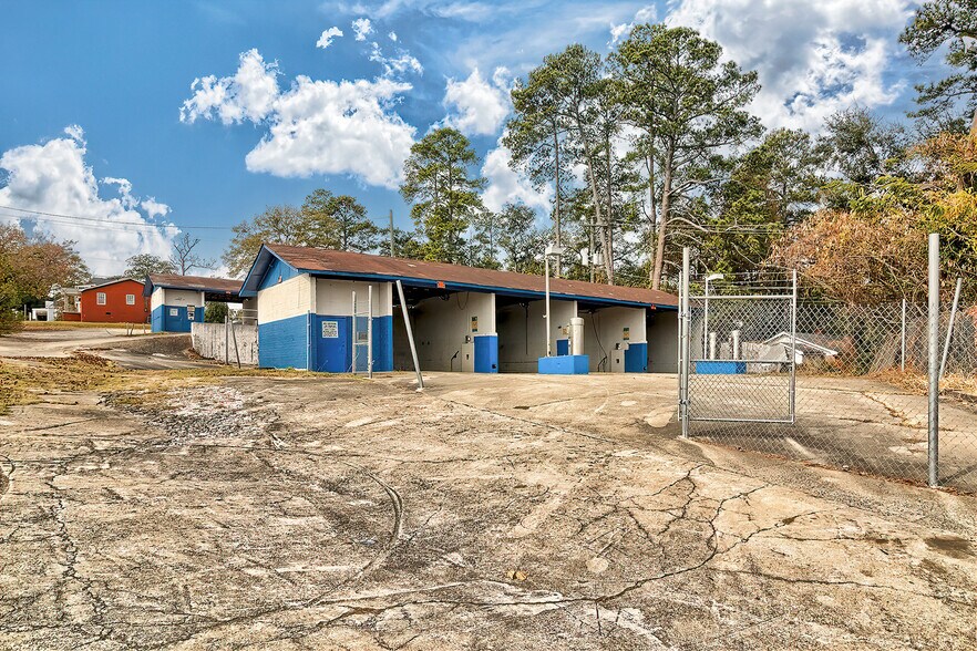 More Photos Of 2321 - 1 Marshall St, Columbia Carwash For Sale