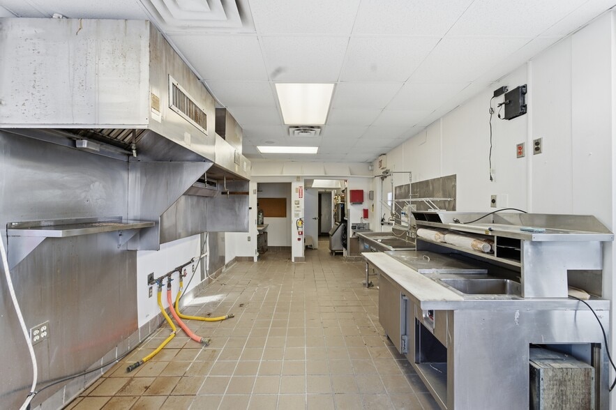 More Photos Of 5079 James Madison Pky, King George Fast Food For Sale