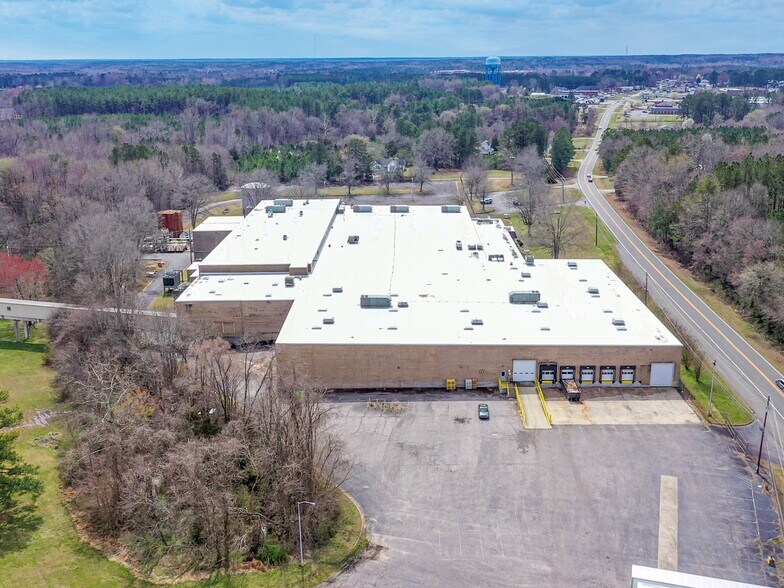 More Photos Of 327 Lewis St, Oxford Distribution For Lease