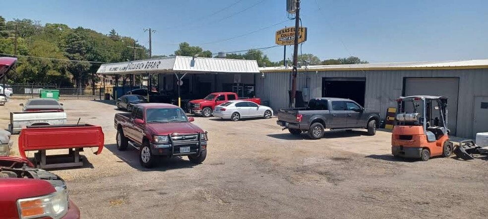 More Photos Of 3916 W Ledbetter Dr, Dallas Auto Repair For Sale