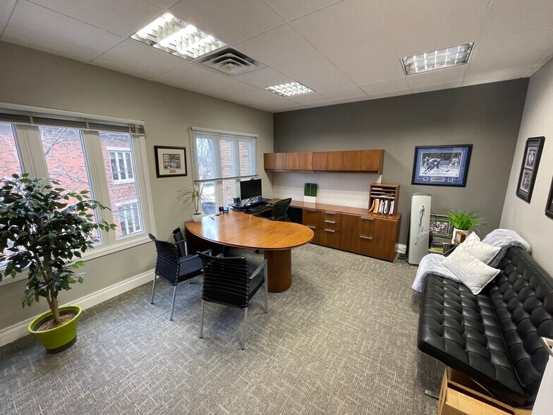 More Photos Of 28-34 Village Centre Pl, Mississauga Office For Lease