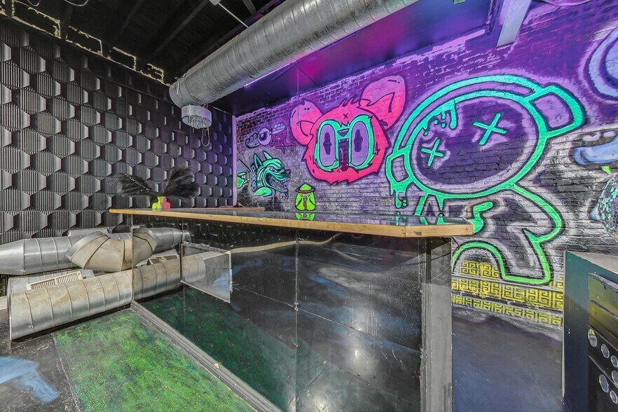 More Photos Of 3693-3705 W Grand Ave, Chicago Warehouse For Sale