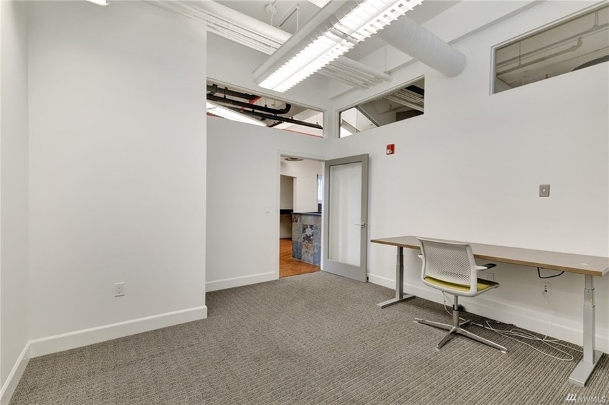 More Photos Of 4014-4020 Aurora Ave N, Seattle Apartments For Sale