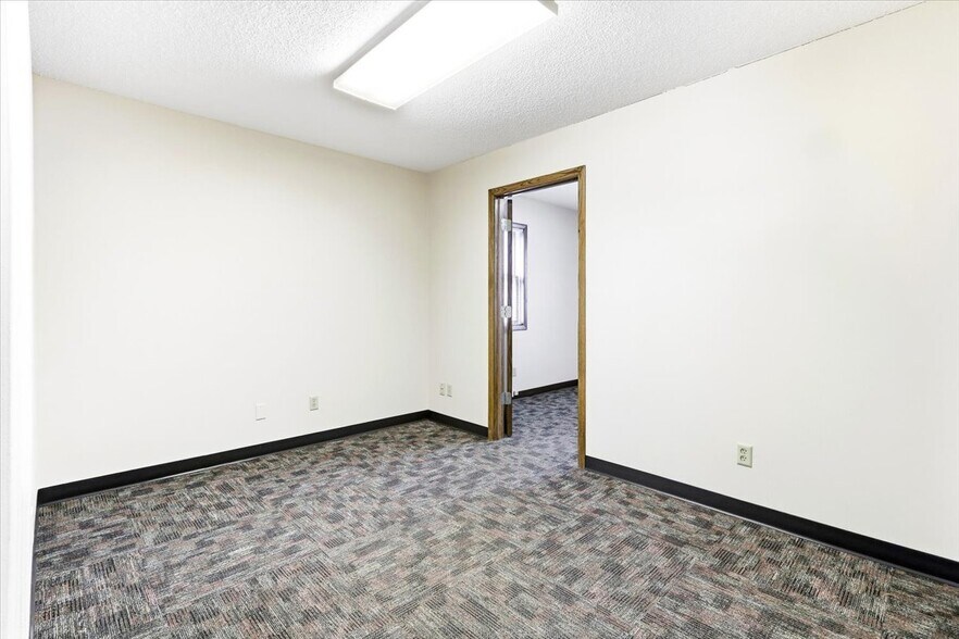 More Photos Of 1910 7th St S, Wisconsin Rapids Office For Sale