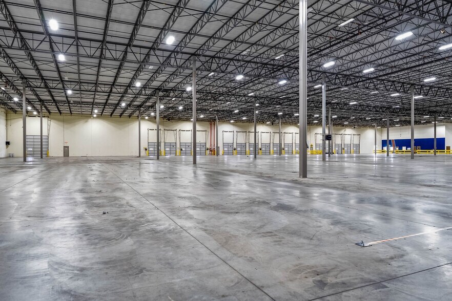 More Photos Of 4689 Industry Dr, Medford Distribution For Lease