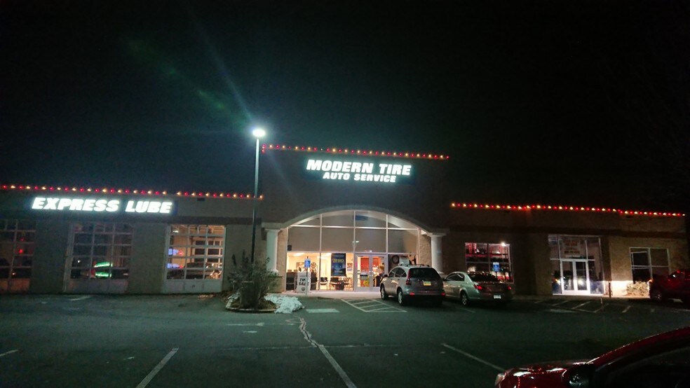 More Photos Of 867 Cromwell Ave, Rocky Hill Storefront For Lease