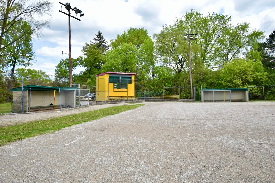 More Photos Of 21900 Middlebelt Rd, Farmington Hills Religious Facility For Sale