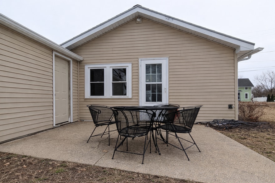 More Photos Of 118 S Pine St, Stillman Valley Freestanding For Sale