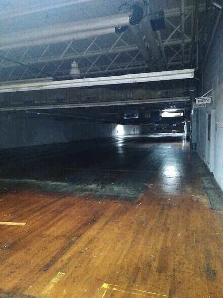 More Photos Of 501 E Naomi St, Randleman Distribution For Sale