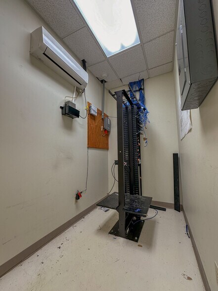 More Photos Of 6444 S 6th Street Rd, Springfield Office For Sale