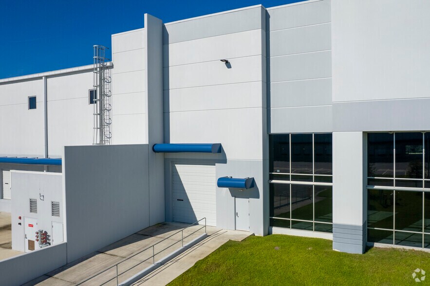 More Photos Of 5300 Allen K Breed Hwy, Lakeland Unknown For Lease