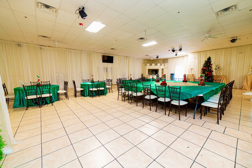 More Photos Of 819 Los Presidentes Ave, Laredo Storefront Retail Office For Sale
