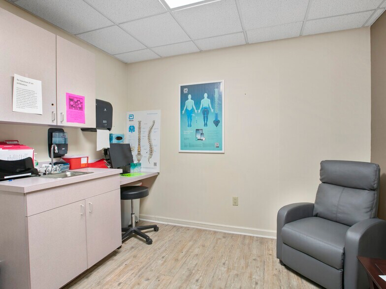More Photos Of 1998 Hendersonville Rd, Asheville Medical For Lease