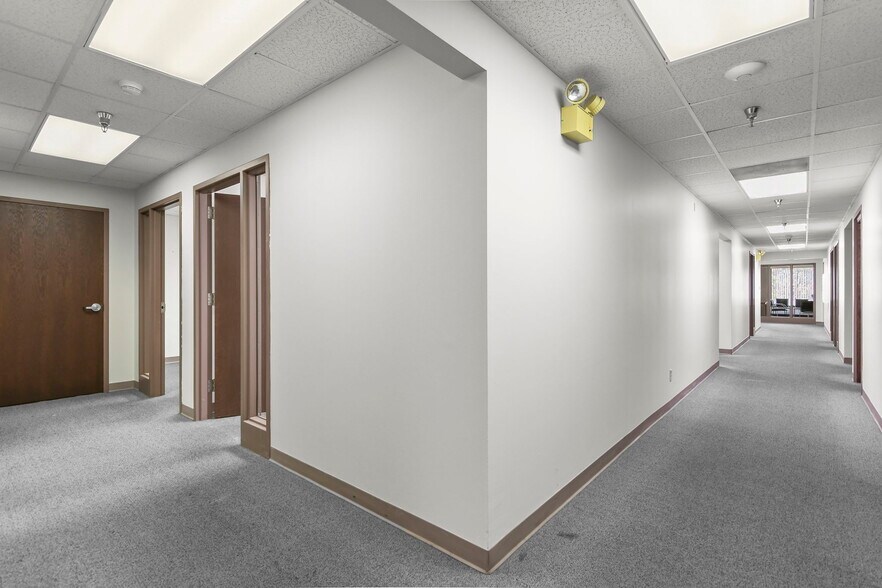 More Photos Of 206 S 6th St, Springfield Office For Sale