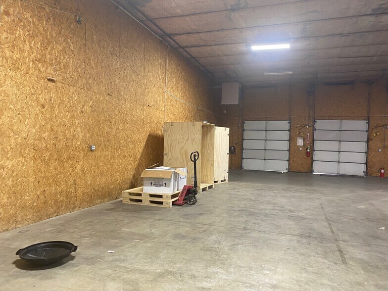 More Photos Of 4193 N Englewood Dr, Indianapolis Warehouse For Sale