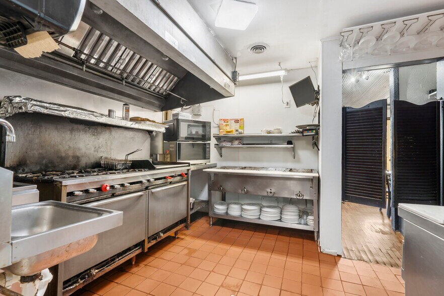 More Photos Of 1107-1109 W 76 Country Blvd, Branson General Retail For Sale