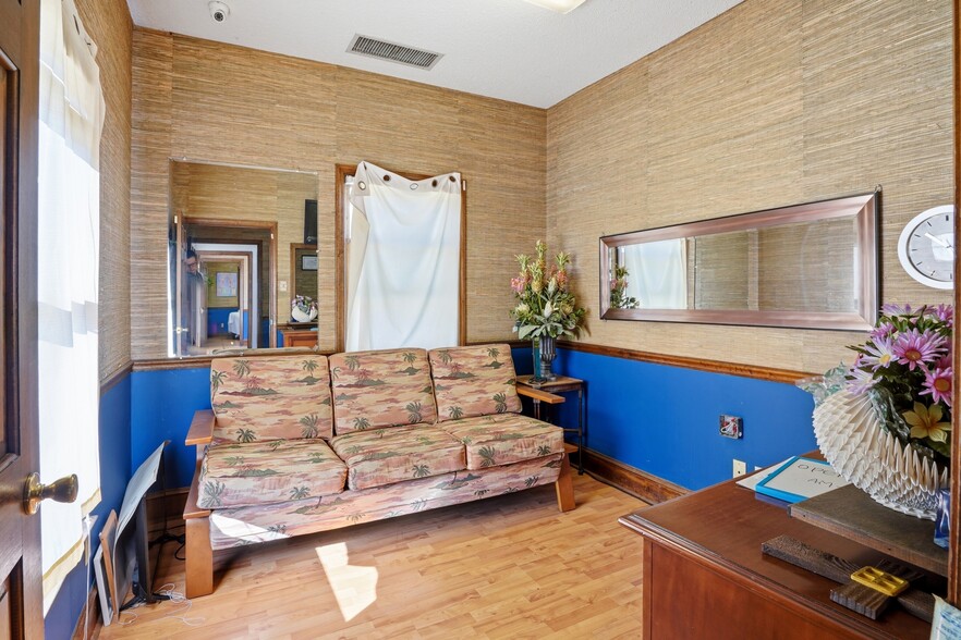 More Photos Of 5808 Monroe Rd, Charlotte Office For Sale