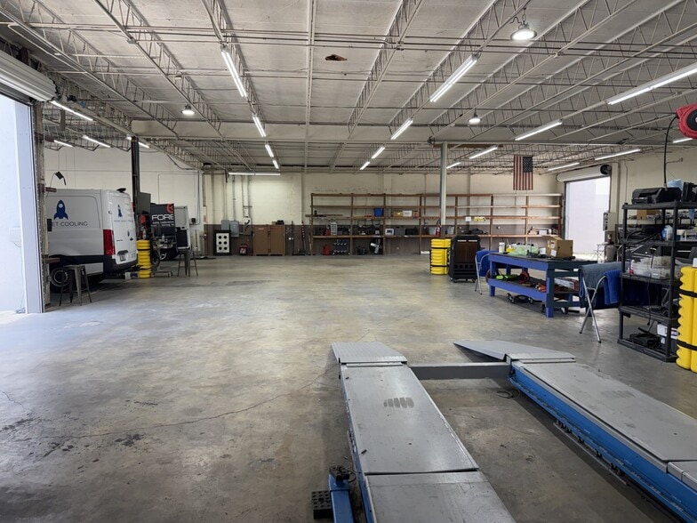 More Photos Of 917 15th Ave SE, Cape Coral Warehouse For Lease