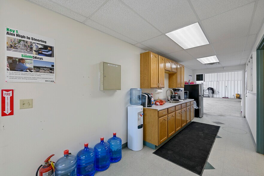 More Photos Of 44-46 Wilkins Peak Dr, Rock Springs Warehouse For Sale