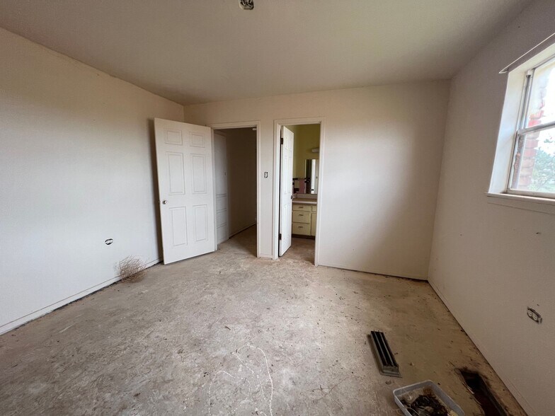 More Photos Of 2500 N Main St, Tahoka Hotel For Sale