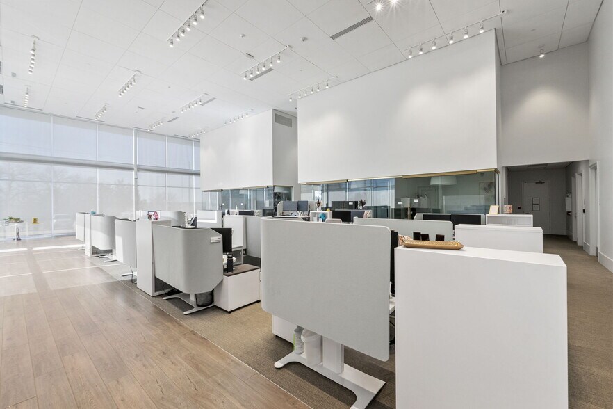 More Photos Of 6231 E Stassney Ln, Austin Warehouse For Lease