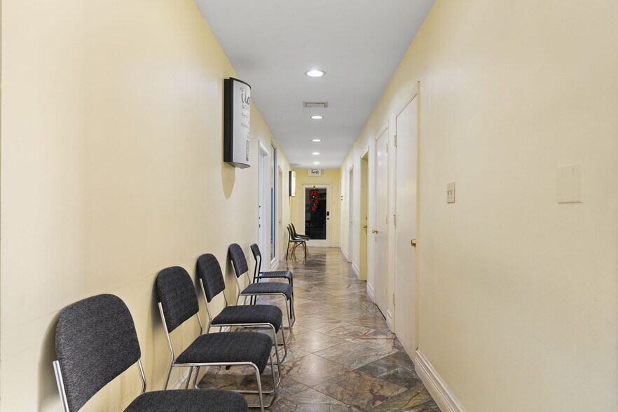 More Photos Of 430 S Dixie Hwy, Miami Office For Lease