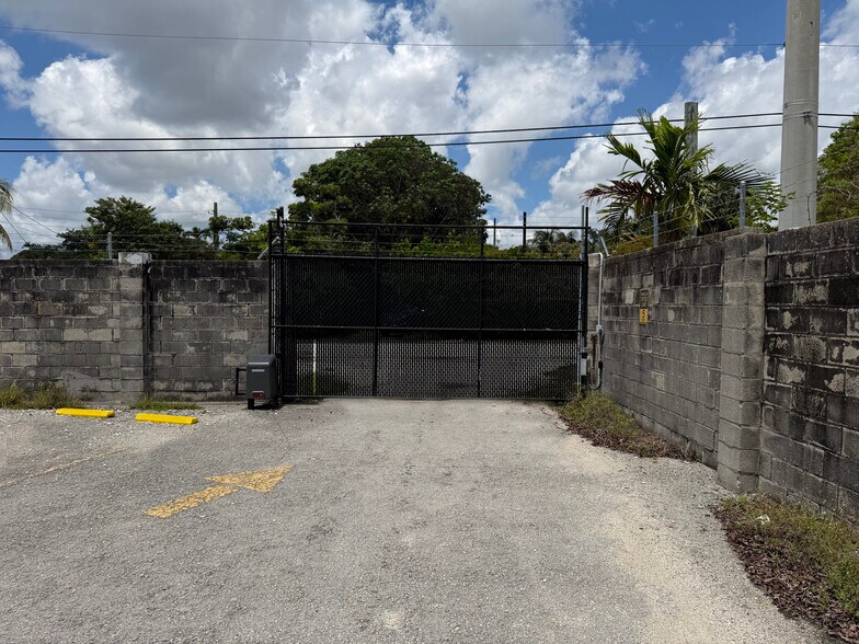 More Photos Of 1636 NE 12th Ter, Fort Lauderdale Manufacturing For Lease