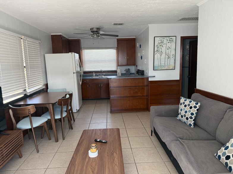More Photos Of 202 Crescent St, Fort Myers Beach Specialty For Lease