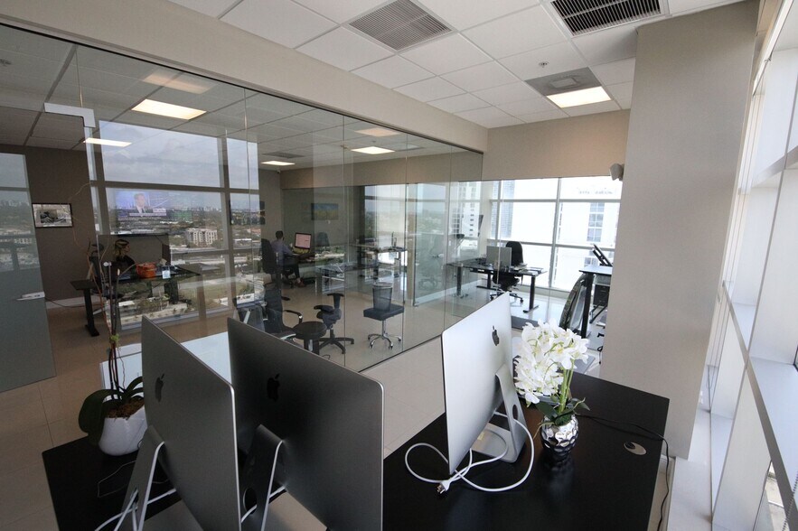 More Photos Of 175 SW 7th St, Miami Medical For Lease