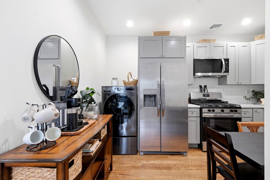 More Photos Of 272 Broadway, Bethpage General Retail For Sale