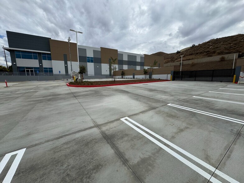 More Photos Of 980 Marlborough Ave, Riverside Warehouse For Lease