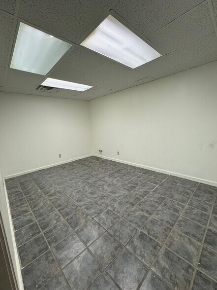 More Photos Of 901 N Virginia Ave, Oklahoma City Manufacturing For Lease