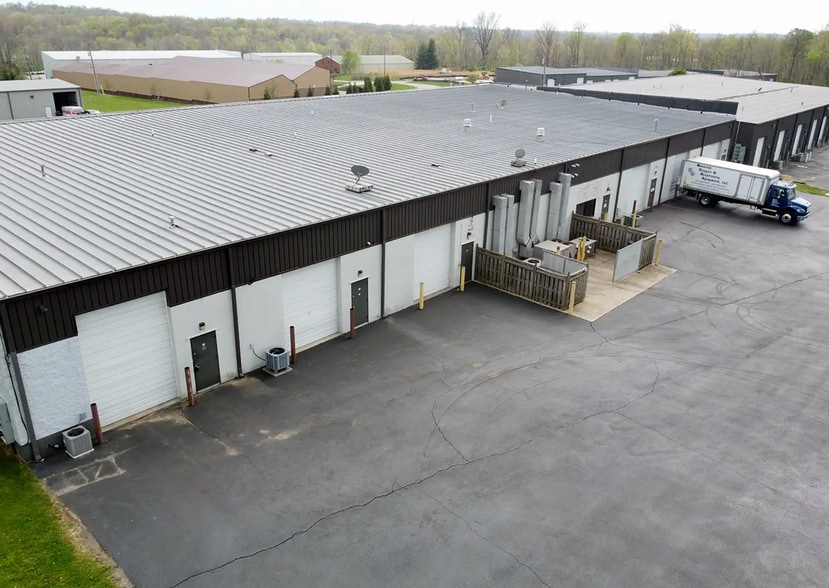 More Photos Of 2100 Button Ln, La Grange Showroom For Lease