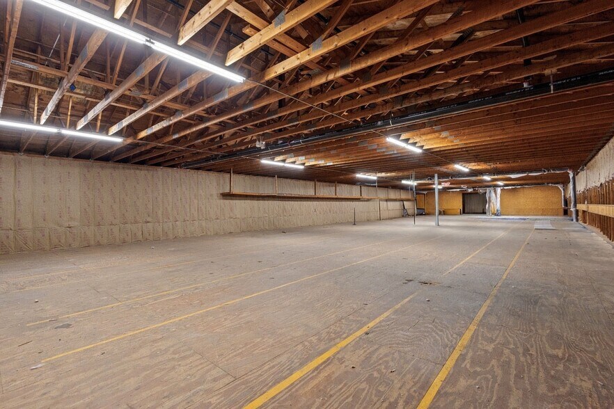 More Photos Of 598 Wood Ave, Woonsocket Freestanding For Lease