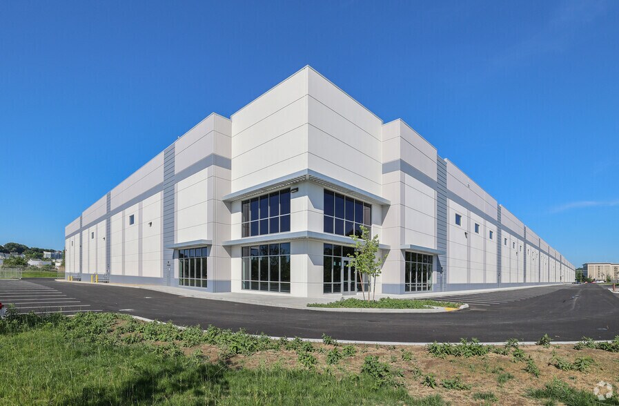More Photos Of 101 Lee Burbank Hwy, Revere Unknown For Lease