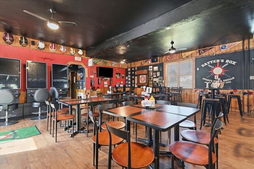 More Photos Of 10 E Lehigh St, Summit Hill Restaurant For Sale