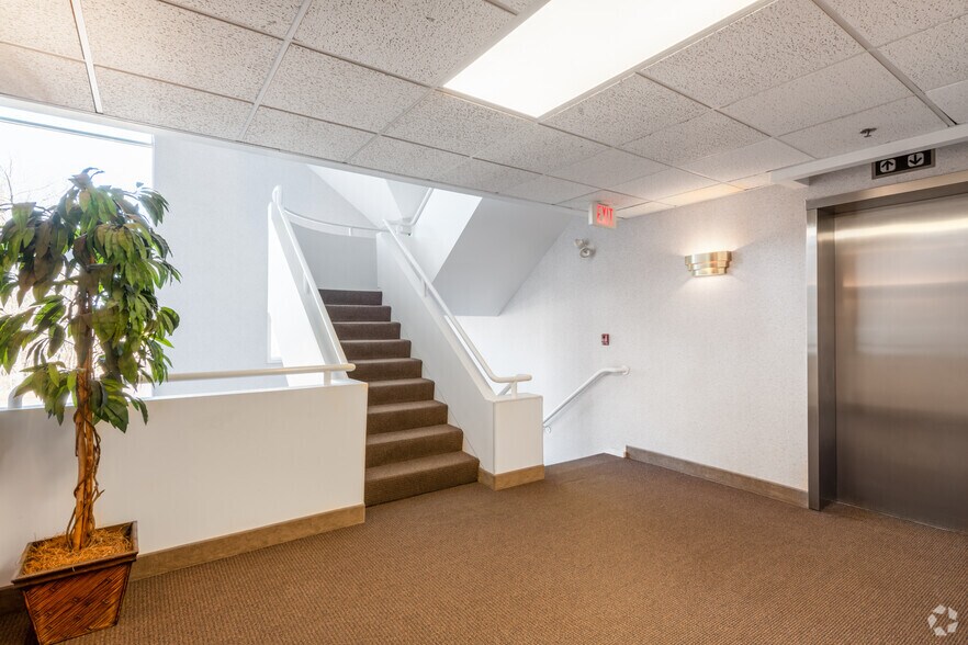 More Photos Of 50 Salem St, Lynnfield Office For Lease