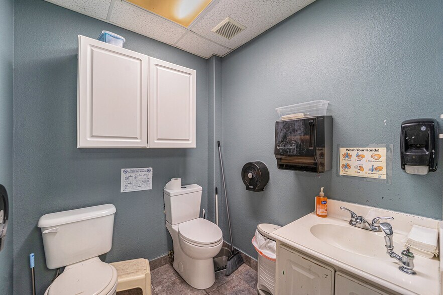 More Photos Of 3421 E Walnut St, Pearland Daycare Center For Sale