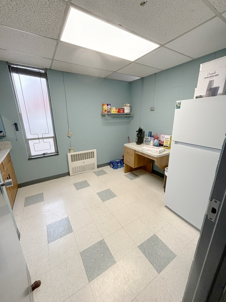 More Photos Of 850 E Broad St, Elyria Office For Sale