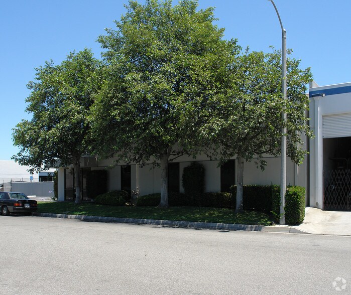 More Photos Of 15652 Chemical Ln, Huntington Beach Warehouse For Sale