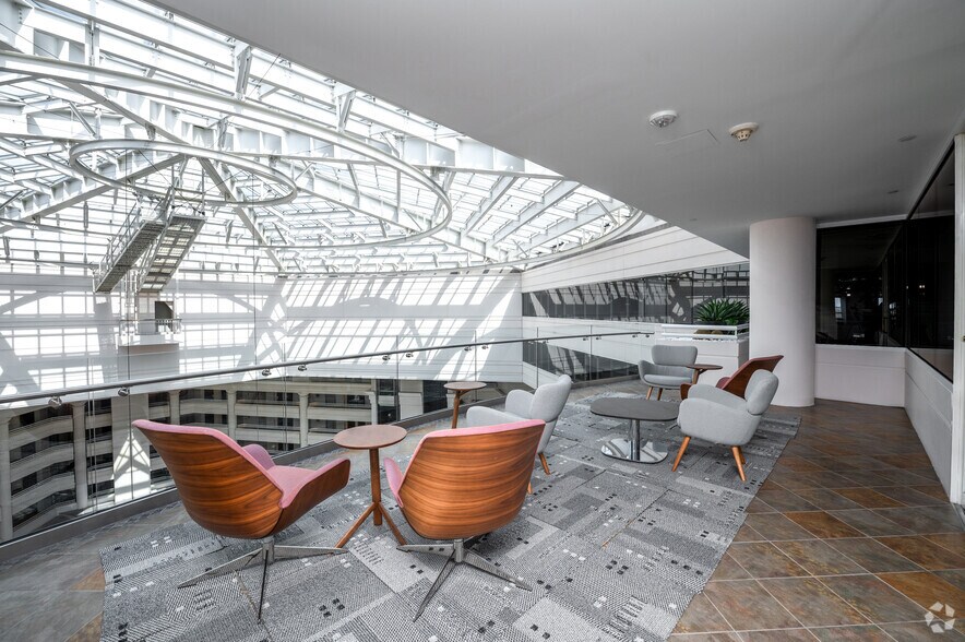 More Photos Of 5335 Wisconsin Ave NW, Washington Office For Lease