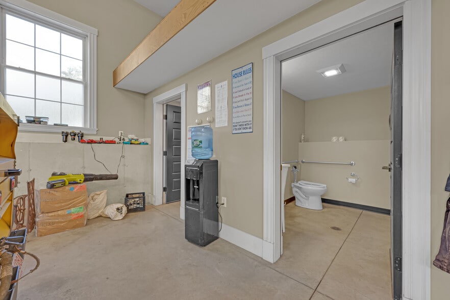 More Photos Of 4 Makepeace Rd, Westford Office Residential For Sale